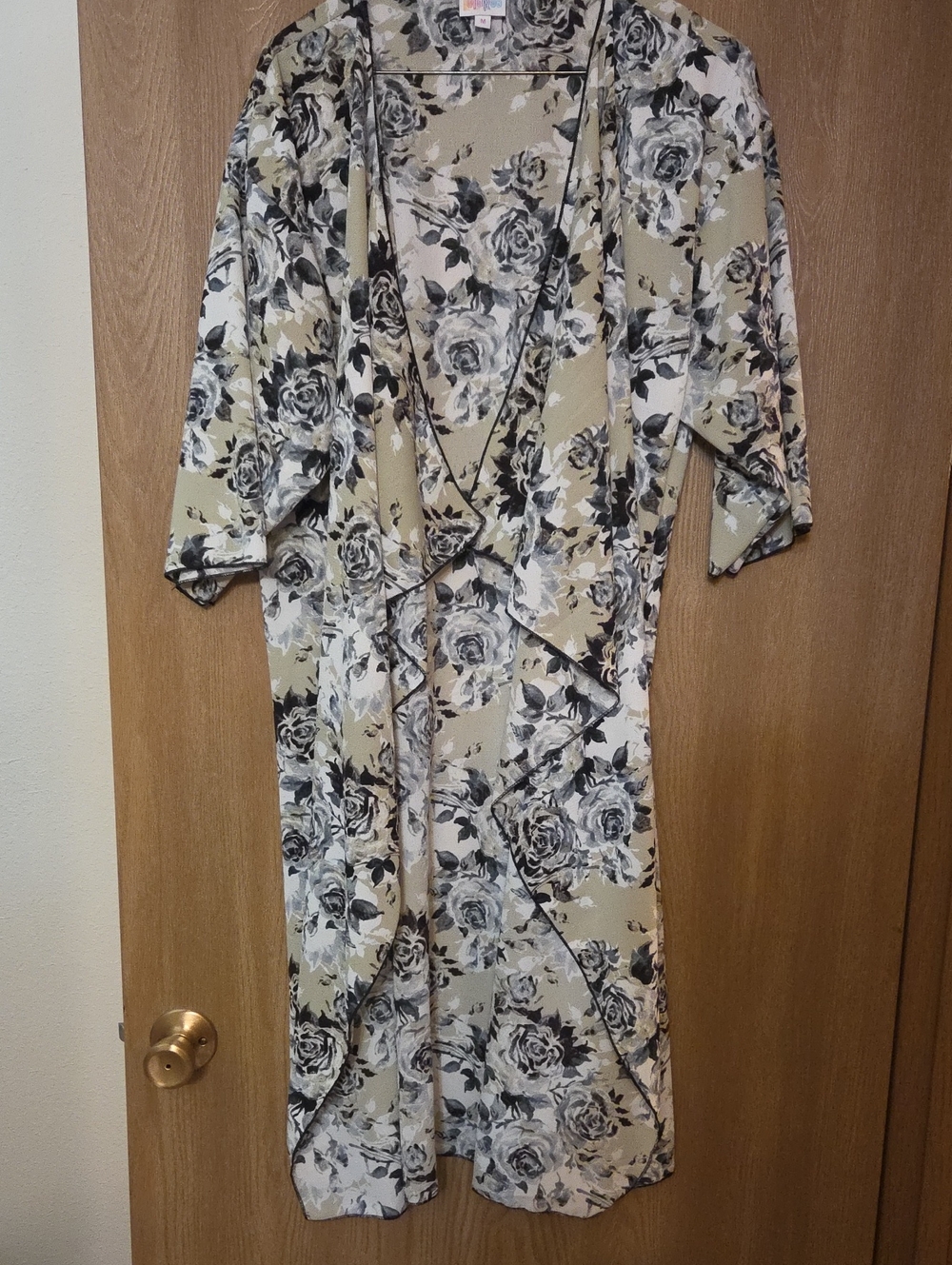 LuLaRoe Beige Floral Wrap Robe with Black & Gray Roses